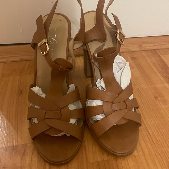 Strappy brown heels NIB - Picture 4 of 9